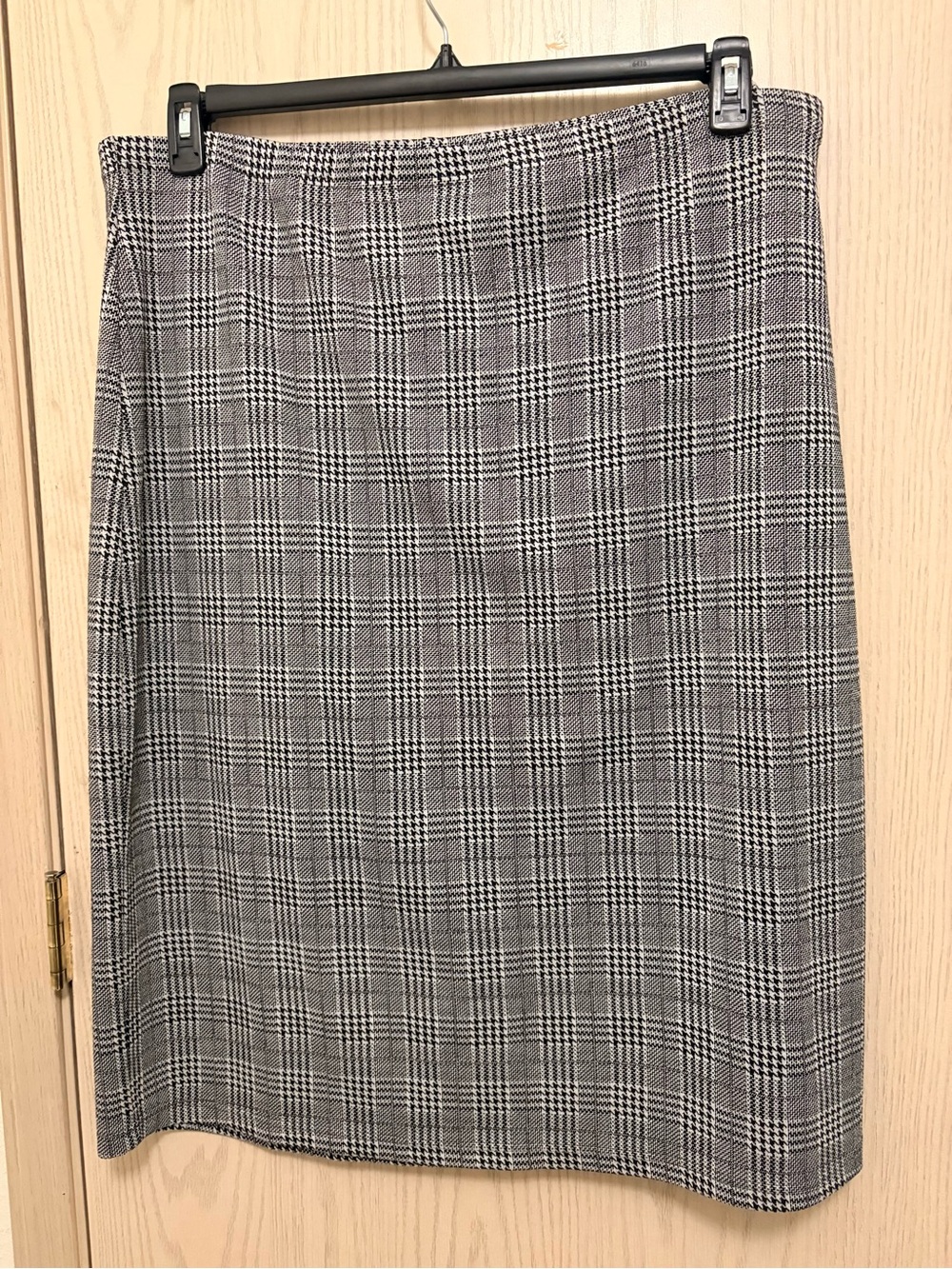 RDI Stretch Black & White Glen Plaid Pencil Skirt